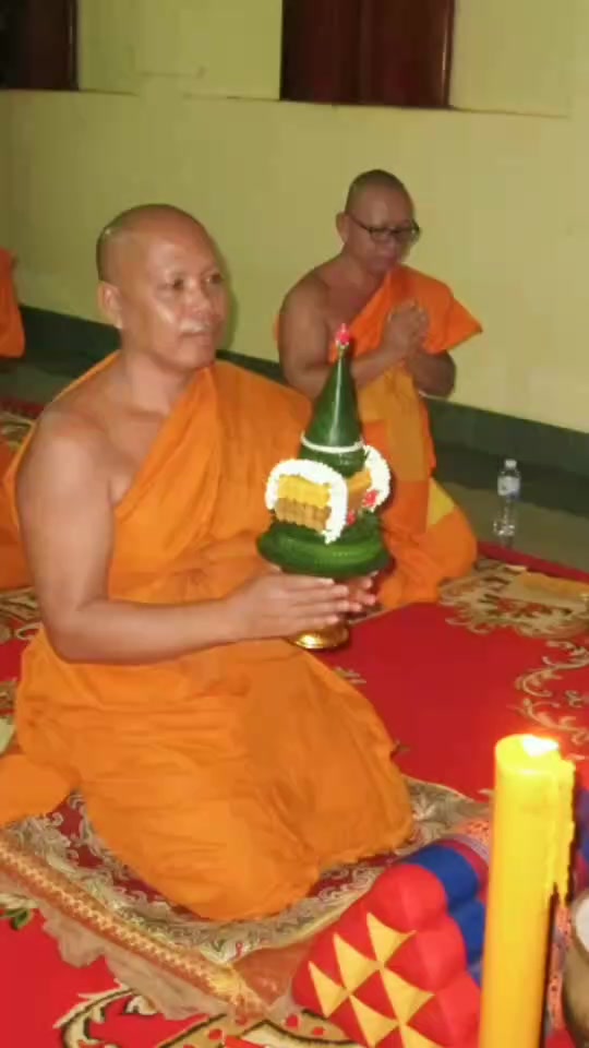 @"แสงสว่าง เสมอด้วยปัญญาไม่มี"