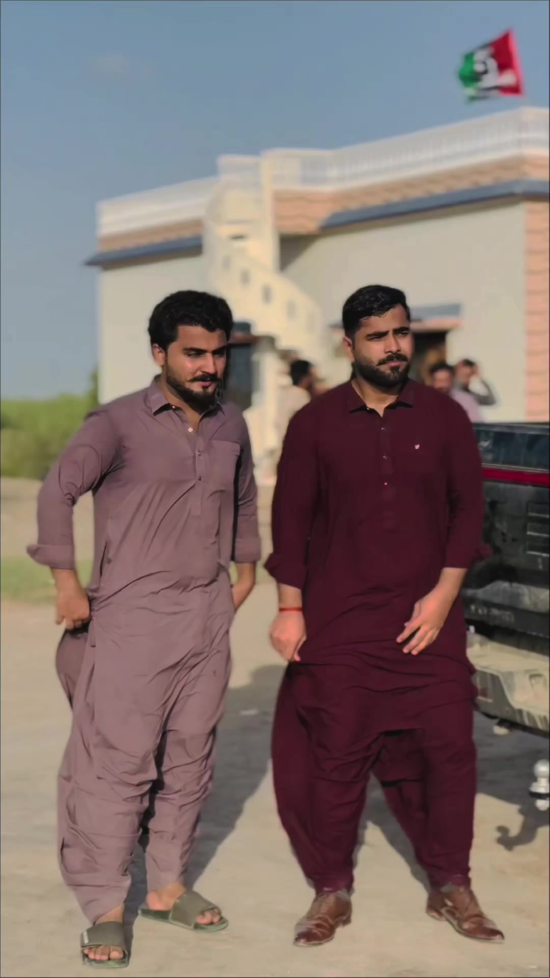 @R H B 🦅
