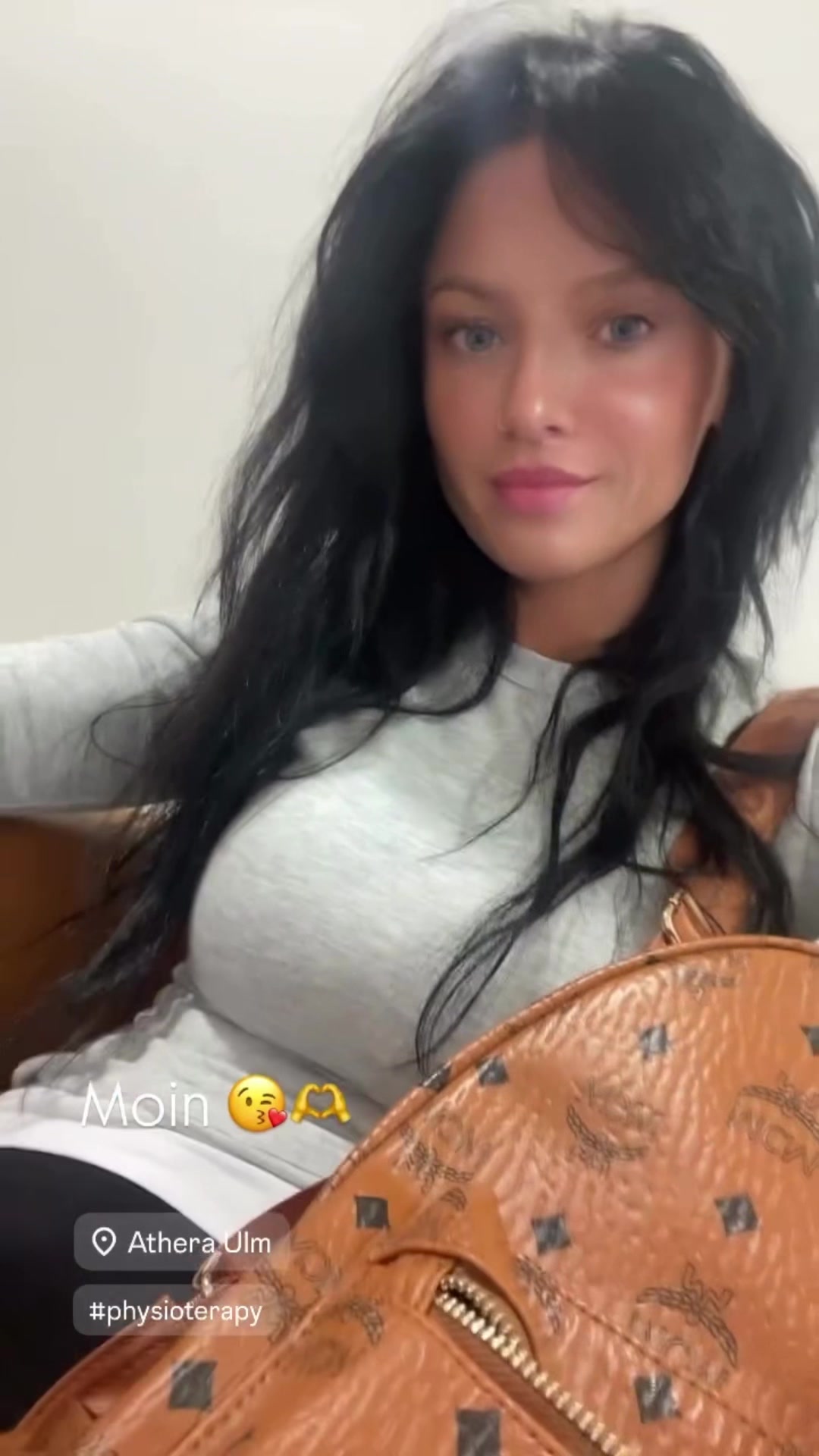 @ELLA 💜