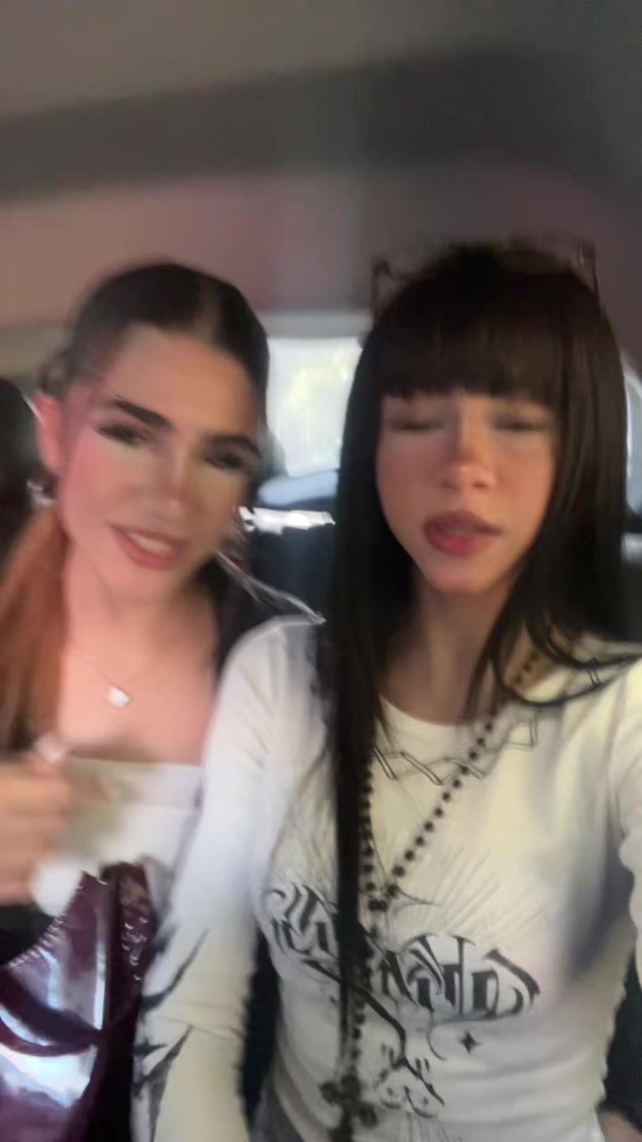 @Kiana8k