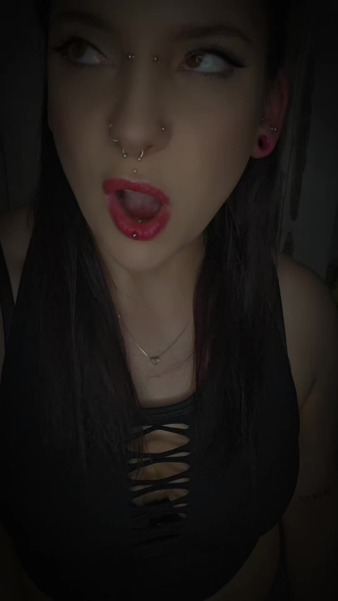 @𝓐𝓷𝓷𝓲 🖤