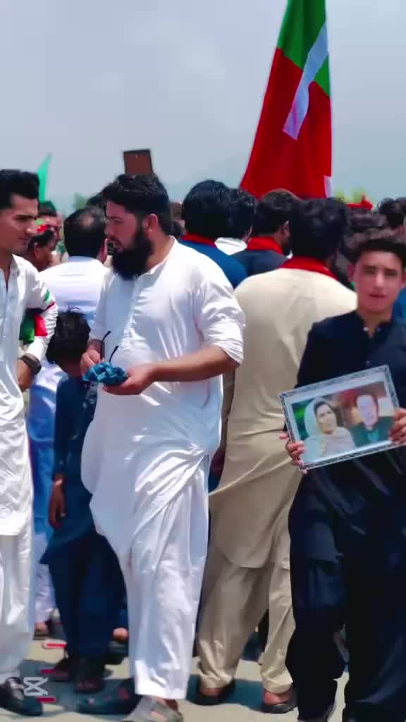 @Awais Zeeb 🕊️