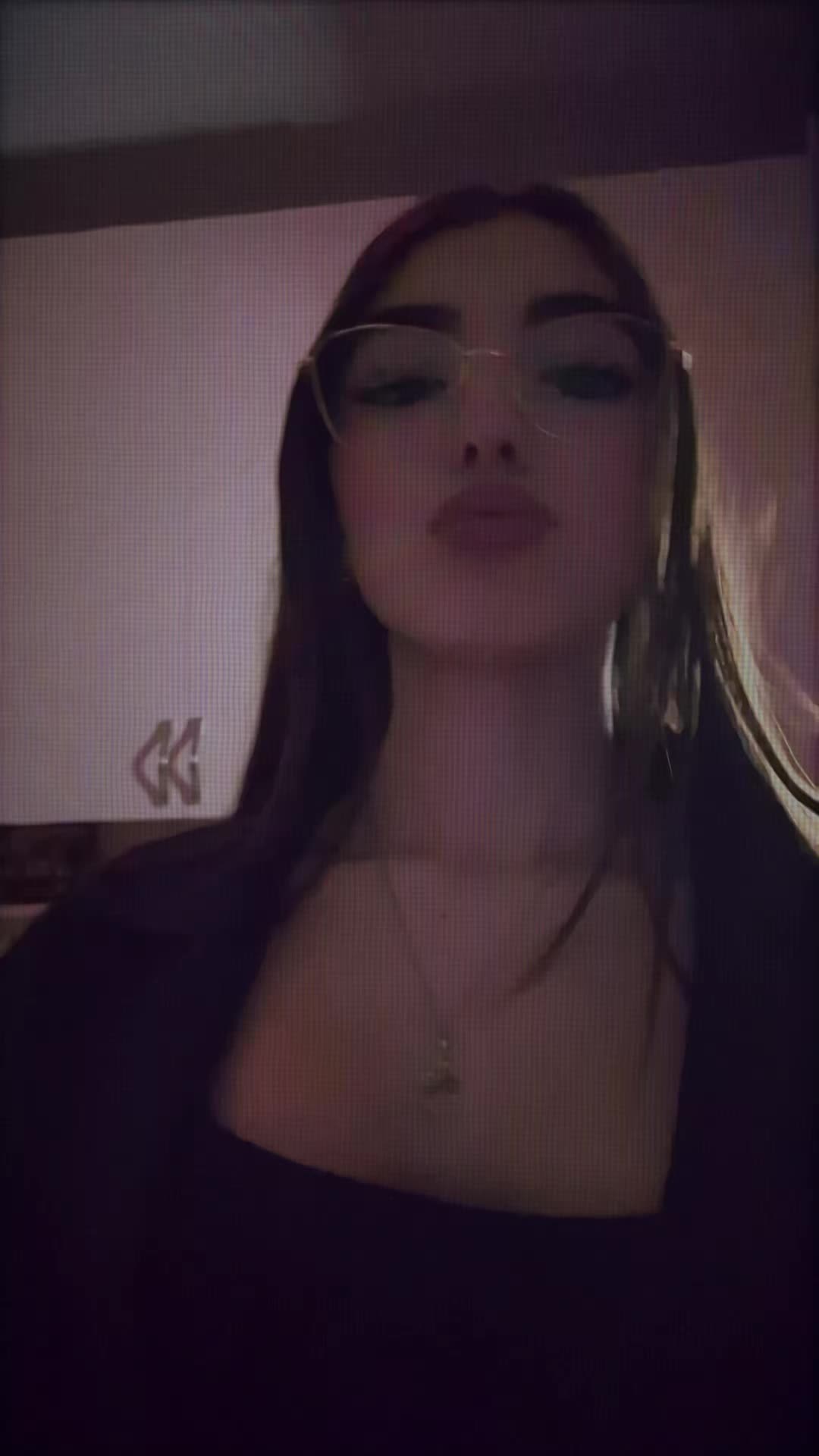 @𝑵𝑶𝑬𝑴𝑰👸🏽🌹