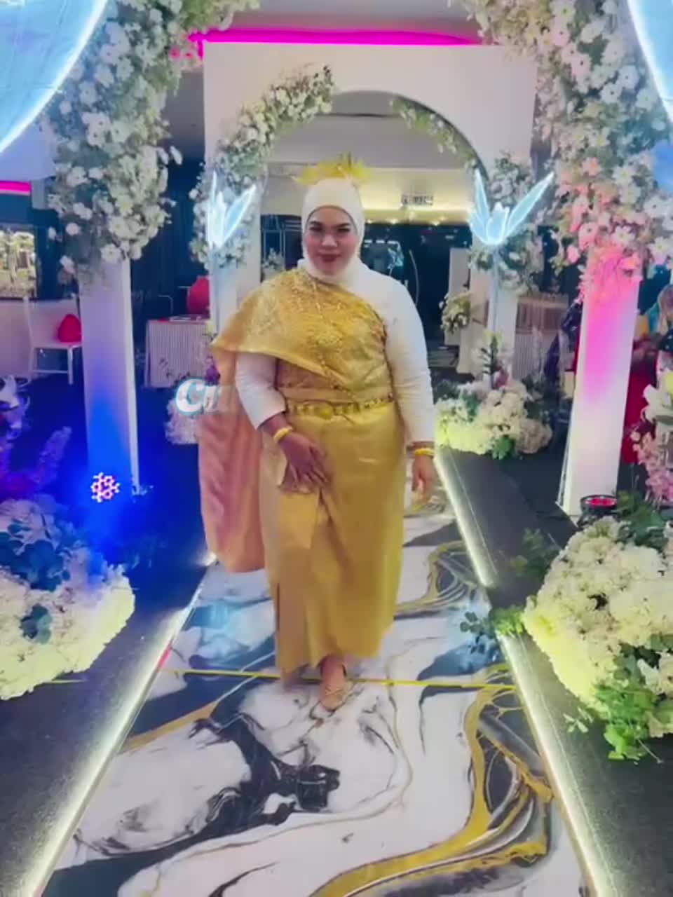 @Simply Stunning By SS