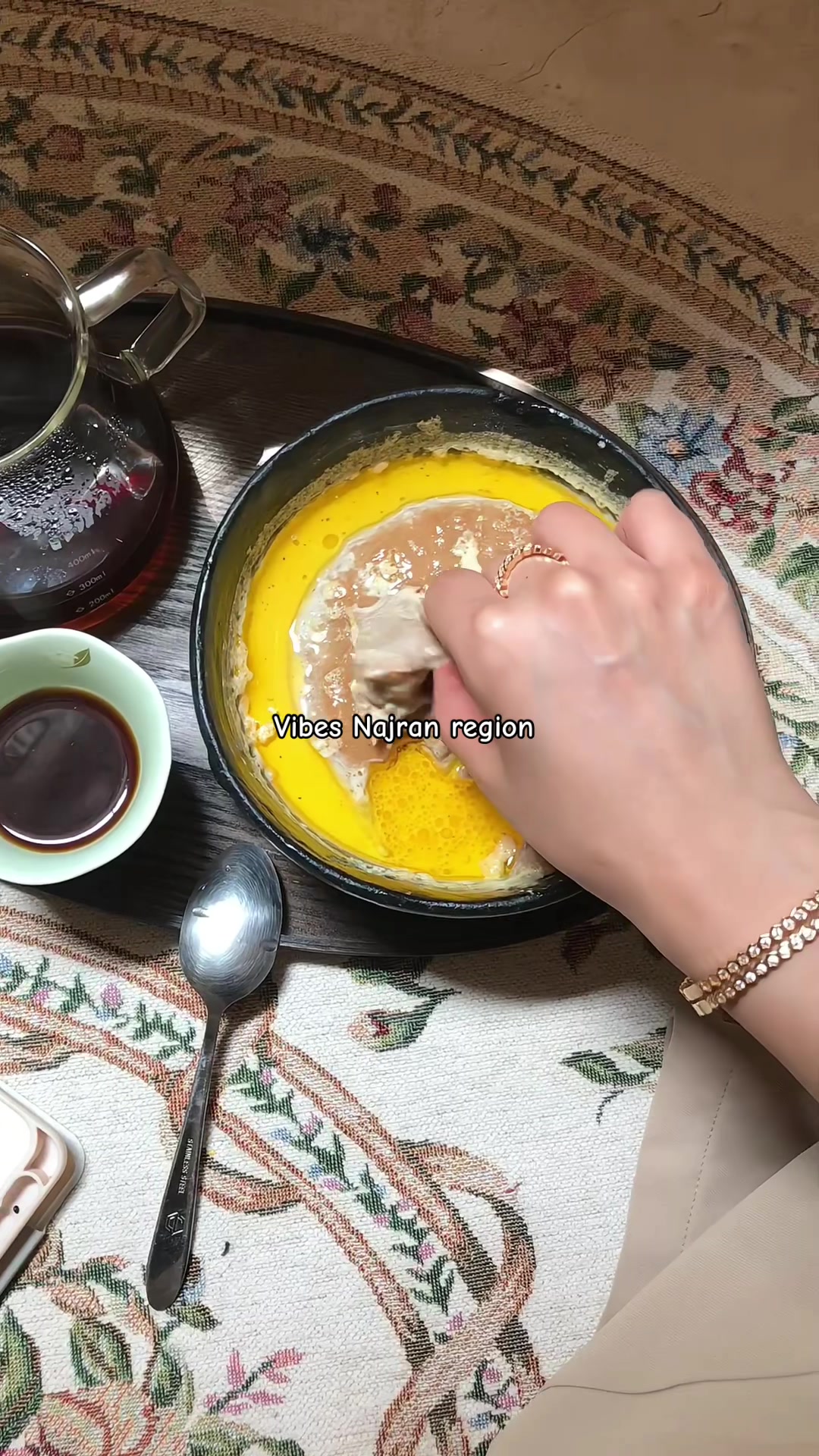 @𑣲.