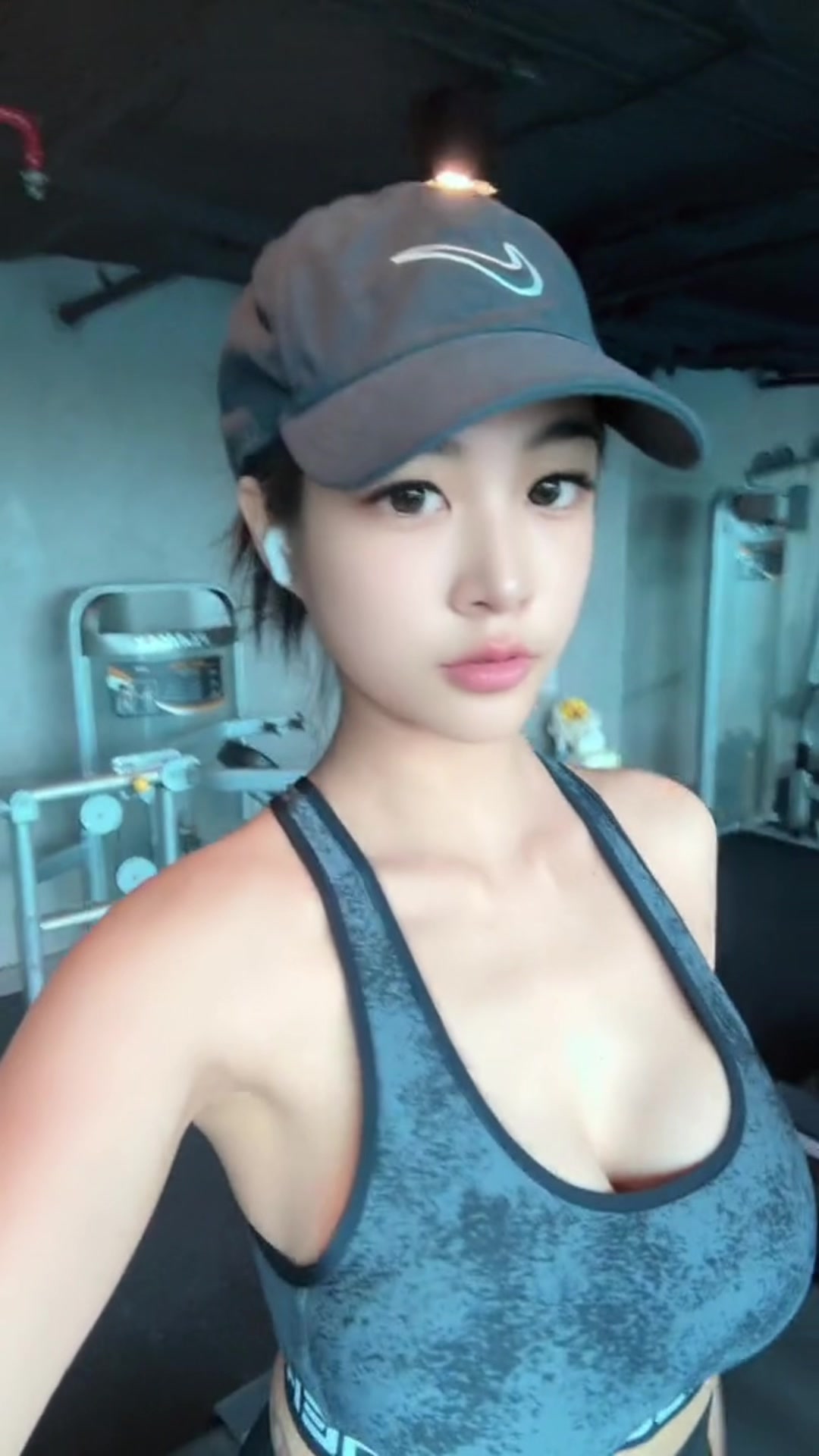 @n.kyn