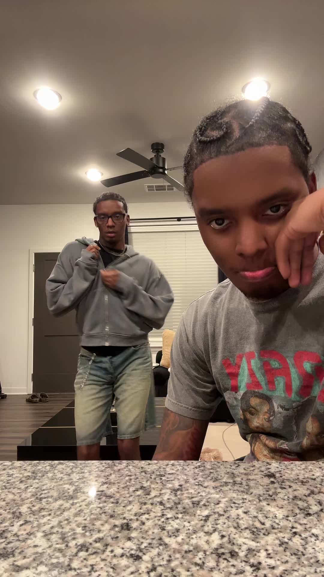 @glo.twinz/Content Creator