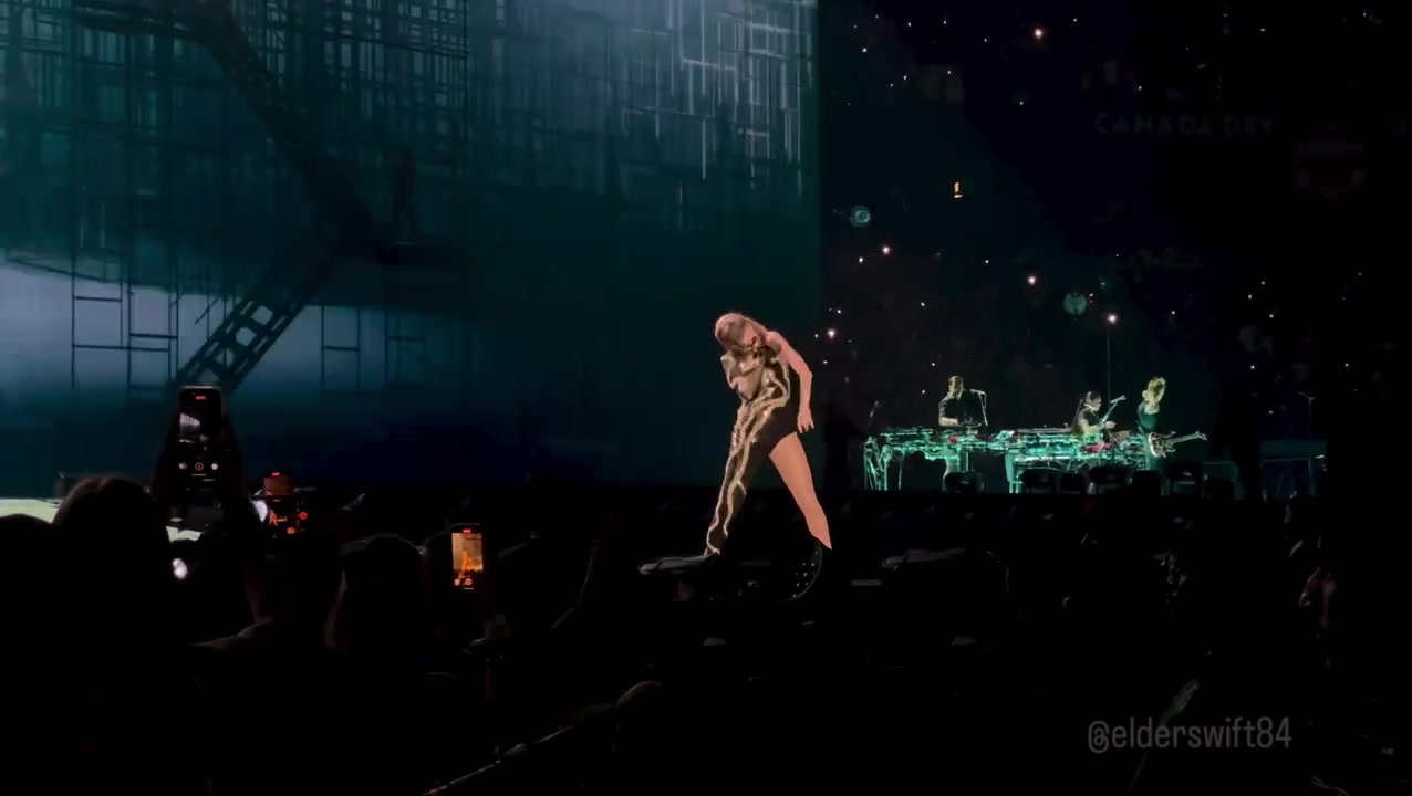 @𓂃꙳⋆videos from the eras tour