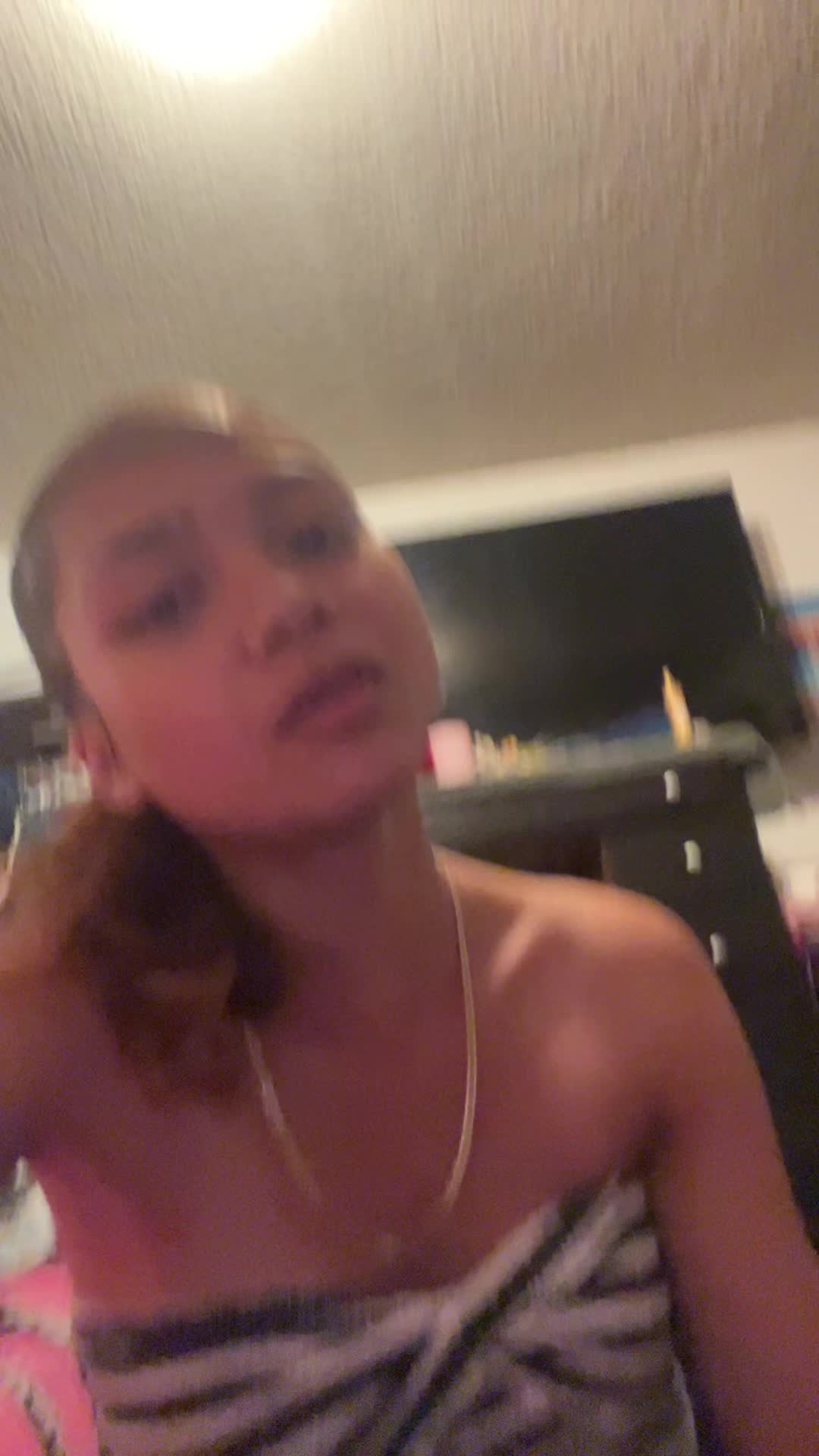 @👣