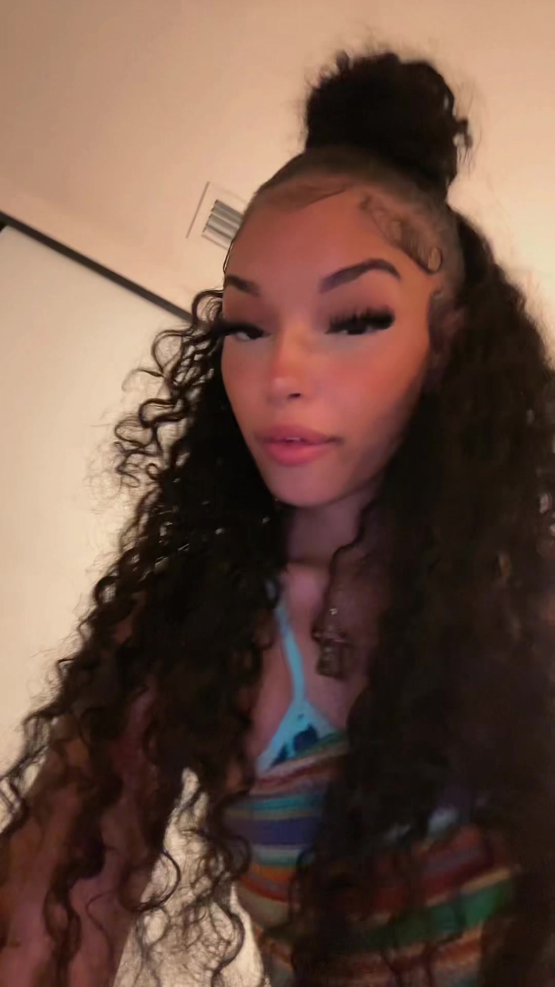 @🦈
