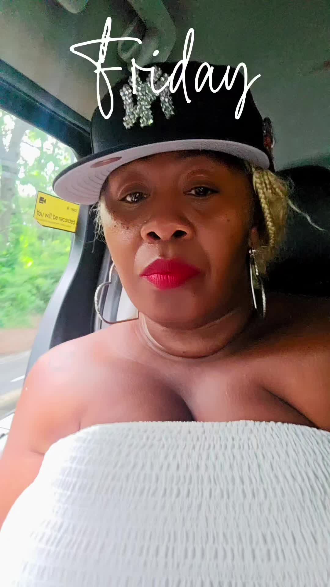@Just_Q_