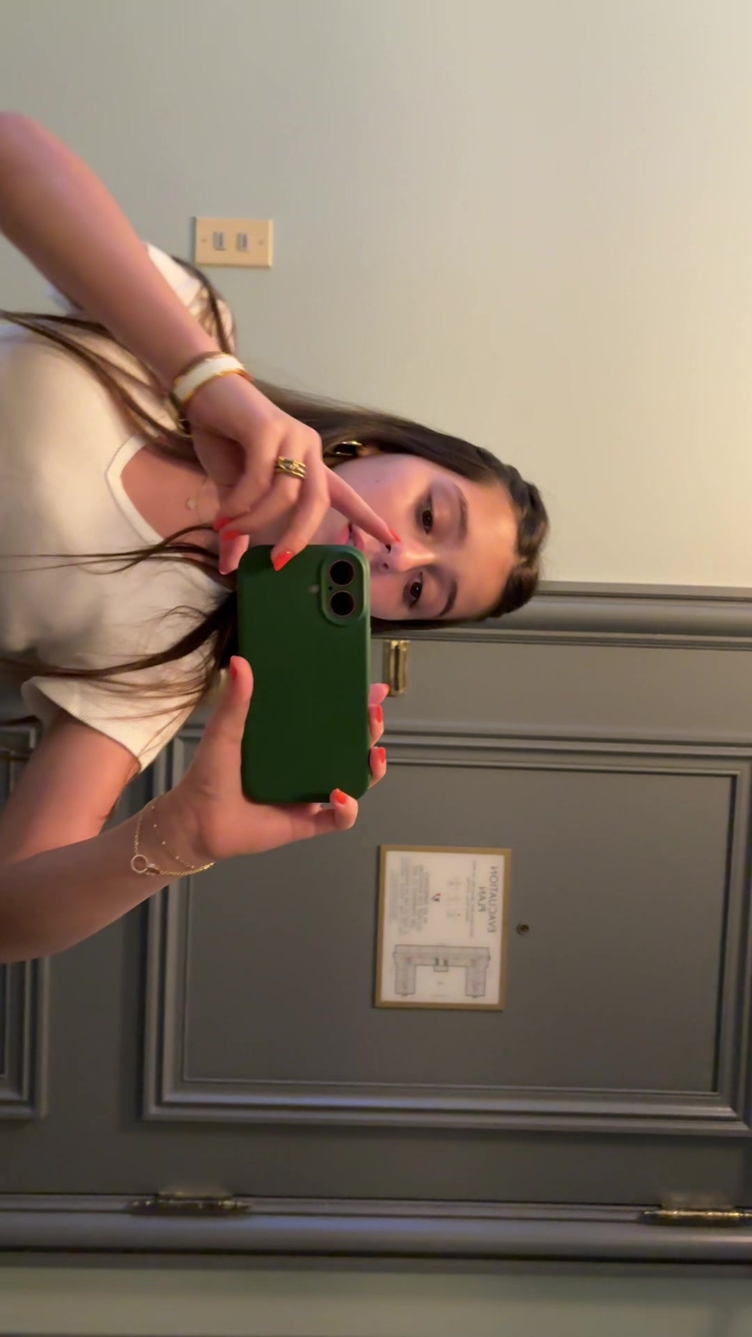 @Amelia Spitzer☮️💕🌈🌟🤑