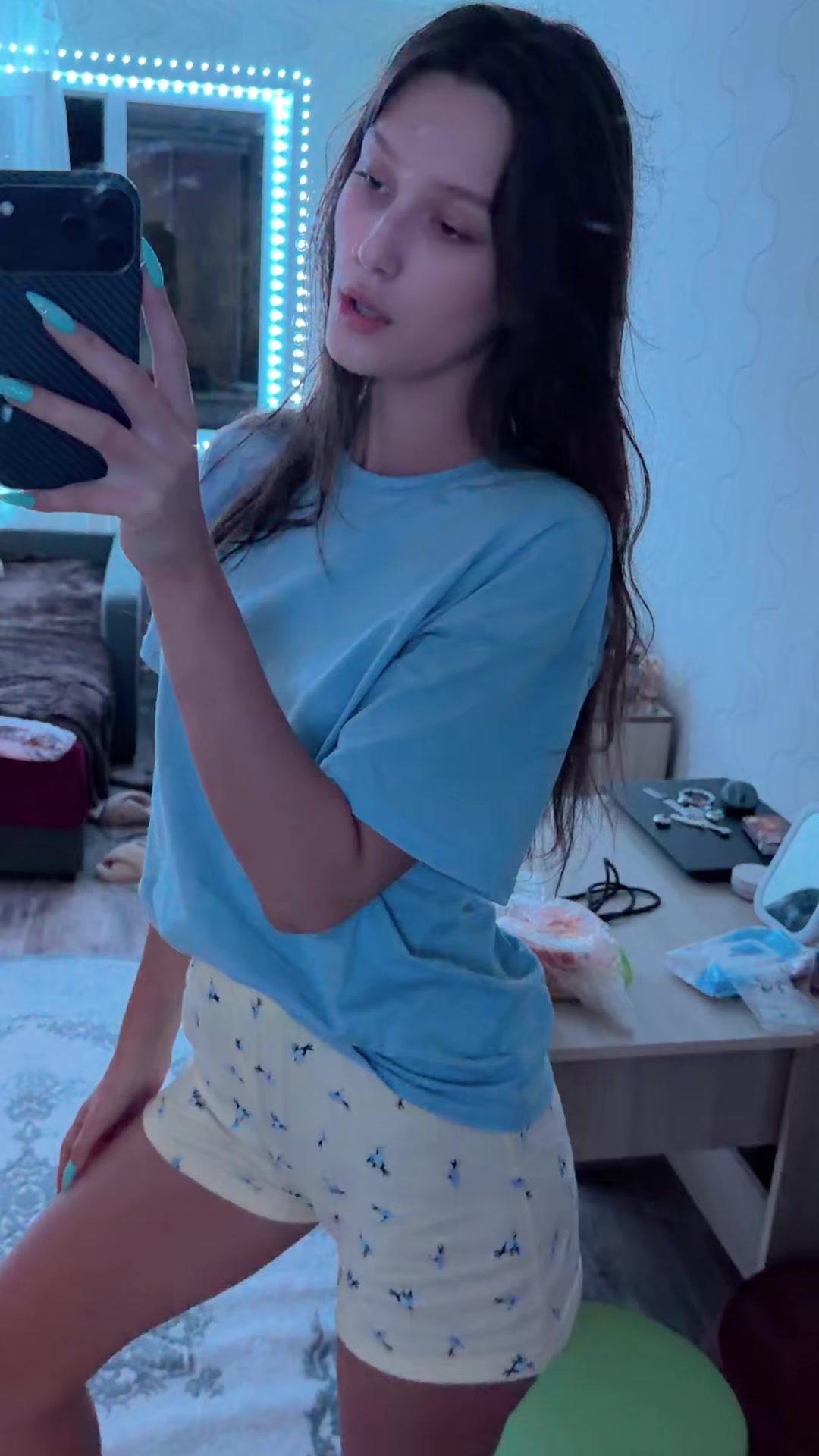 @ARINAREYZ