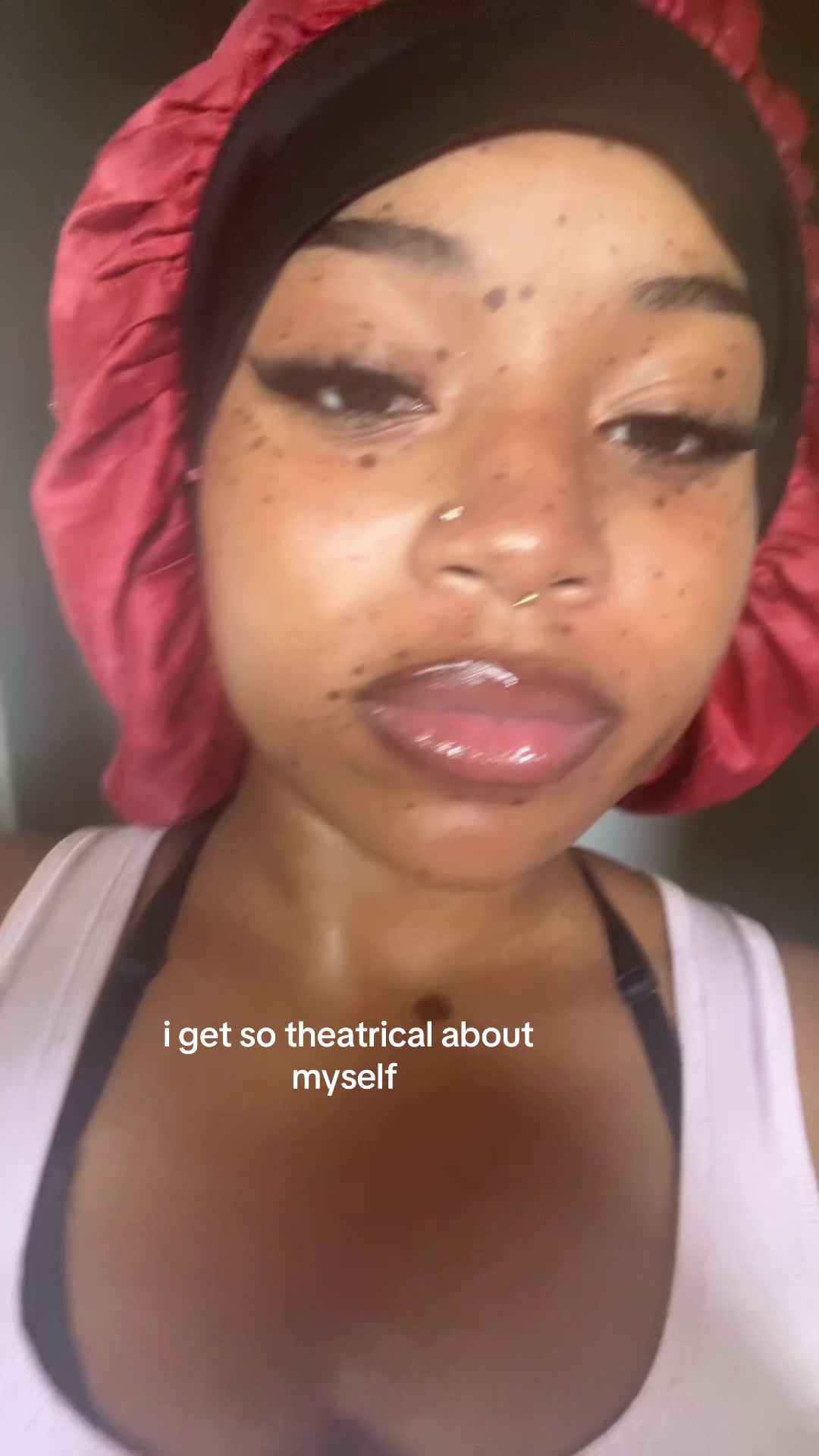 @👩🏽🦰
