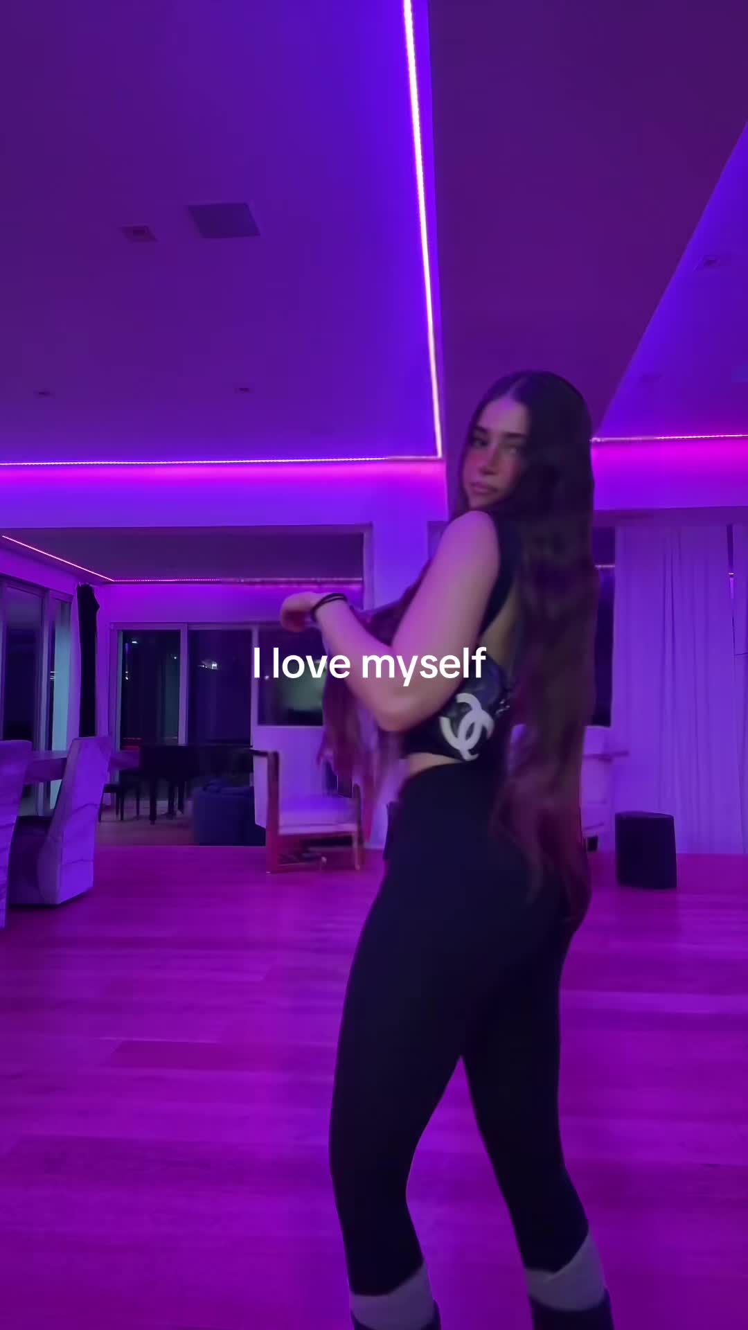 @قمـ🌙رٍ