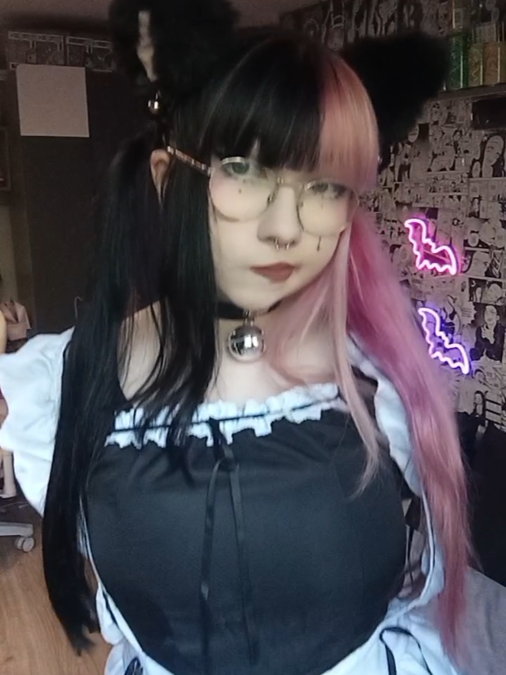 @twitch.tv/pastelbat_jpg