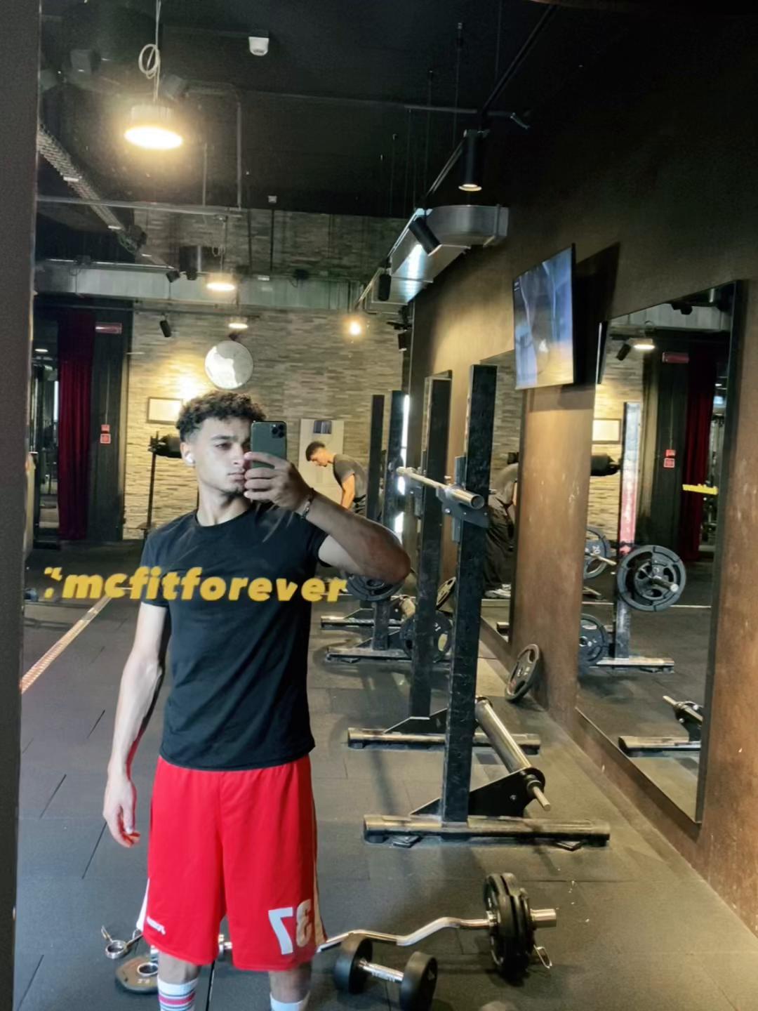 @mohamed 🕊️🖤