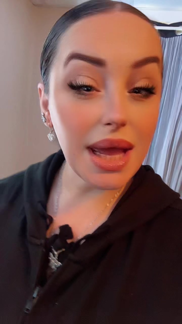 @JustASmallTownGirl🩷💜