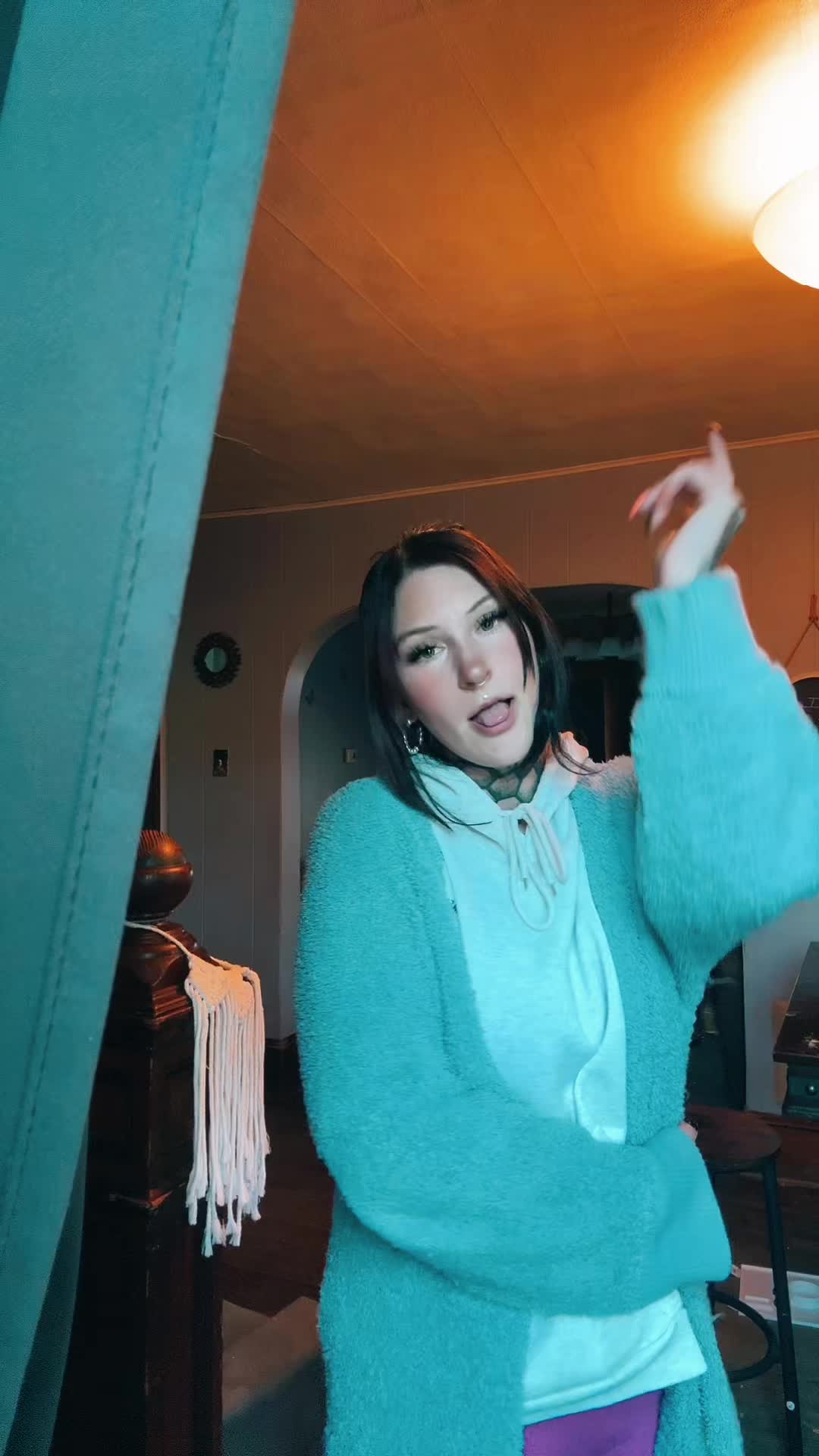 @ell.ives