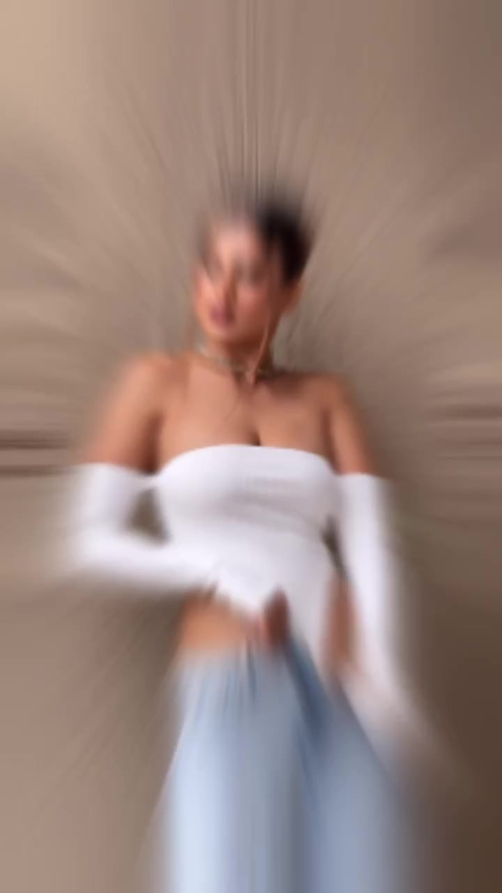 @nia Sharma
