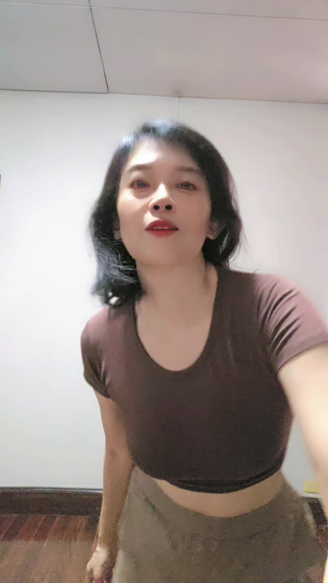 @petuniabluebravo