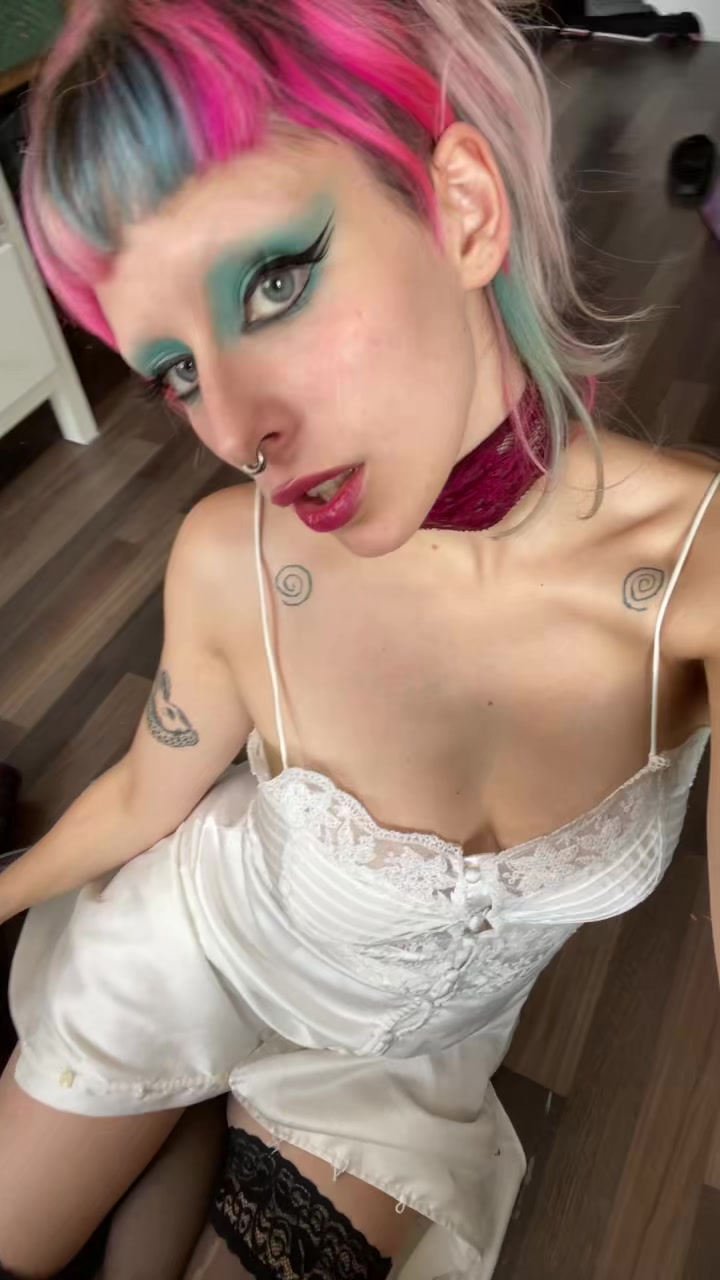 @weirdlywelldressed