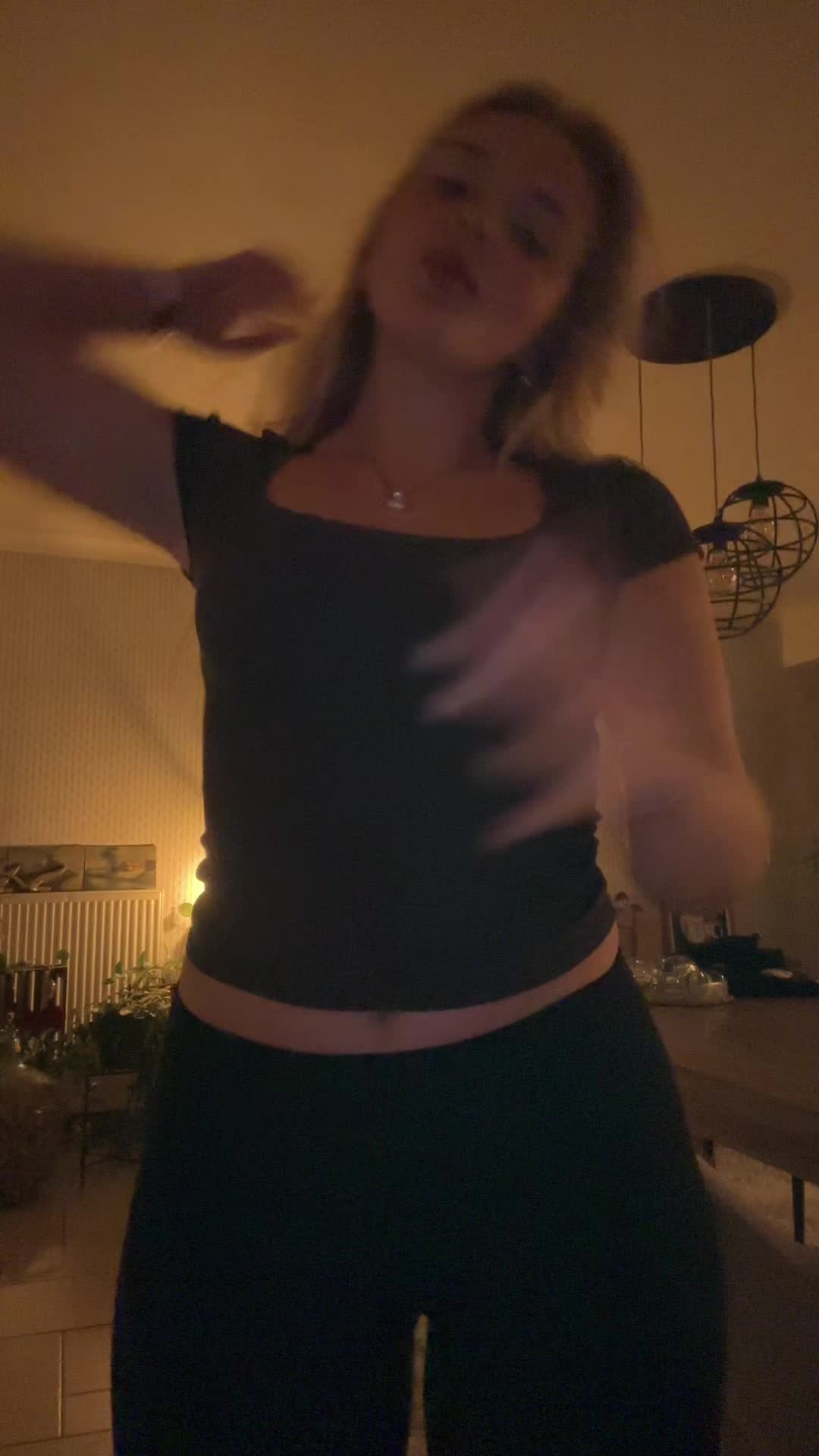 @x_llen1