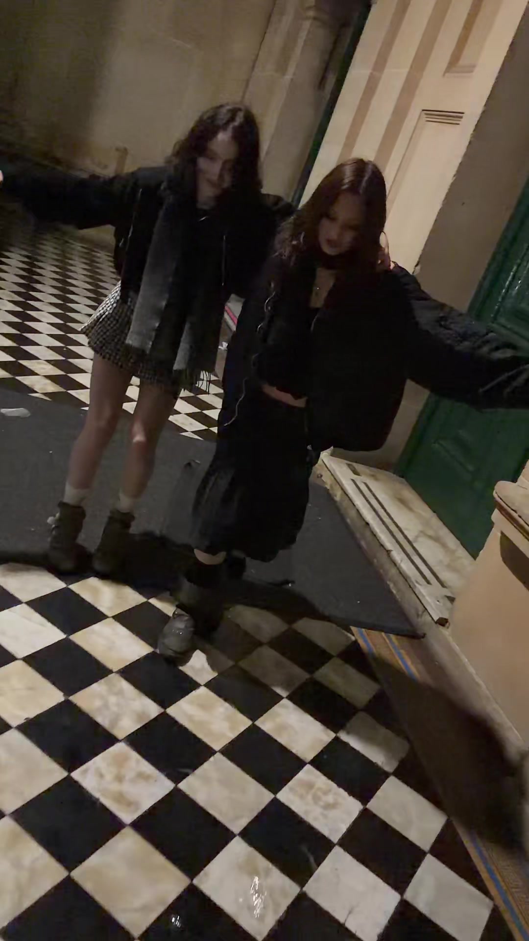 @lily