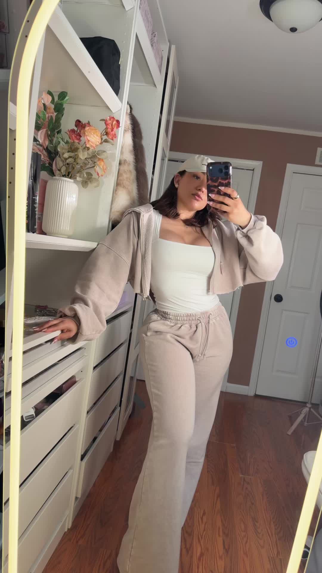 @emelytavv