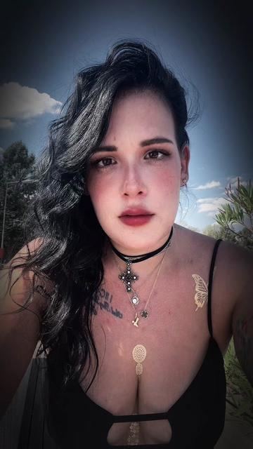 @🕯️🥀🩸Lini Islay 🖤🦇🔪