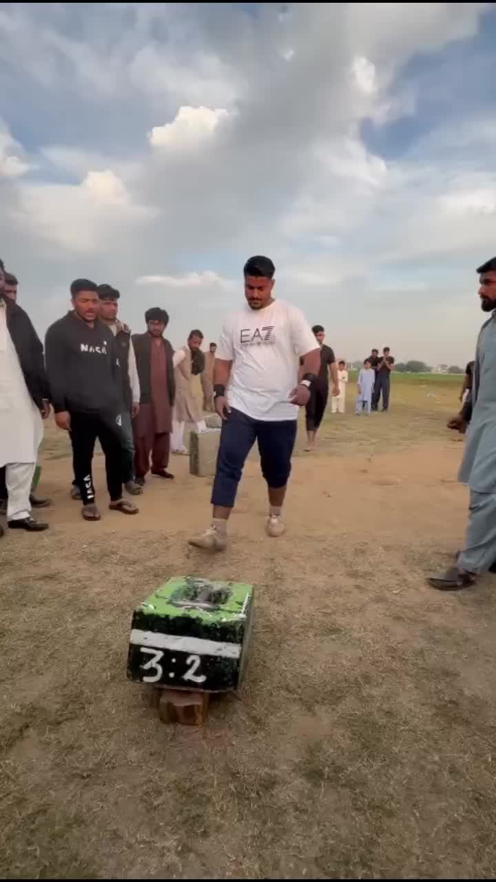 @پہلوان راجہ ذیشان(دینہ)