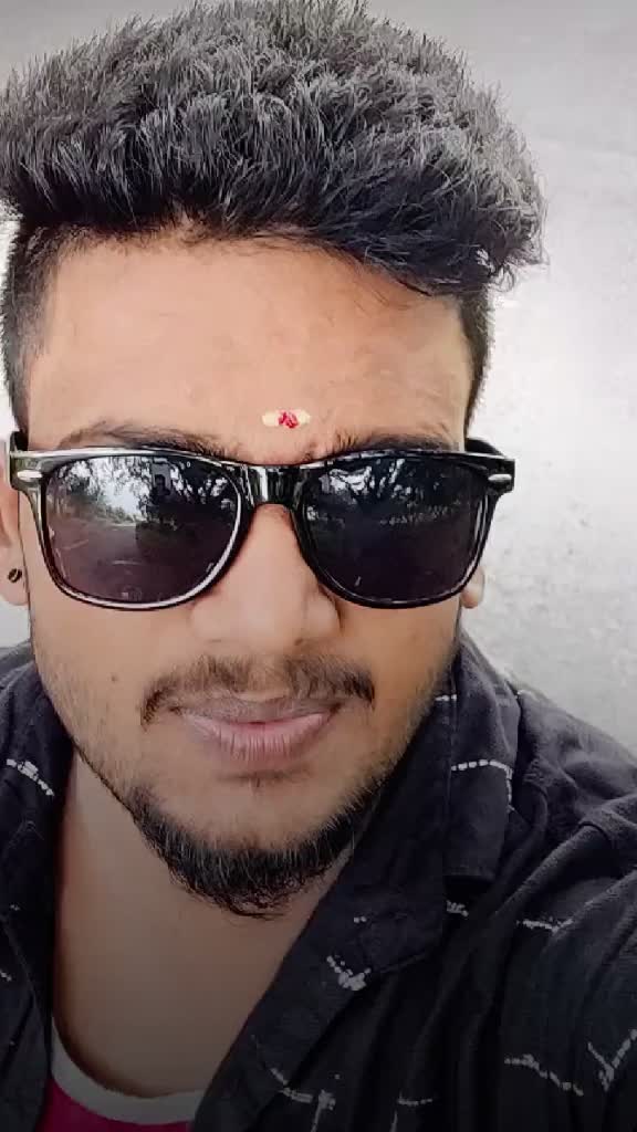 @தனிமையின் காதலன் 🖤