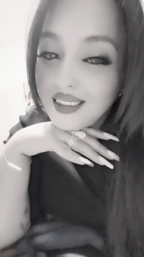 @♥️Xhensila Sula♥️