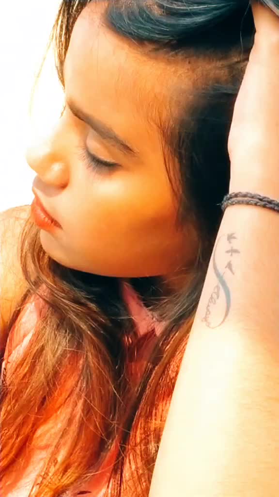 @Desi_queEn🦋🔥