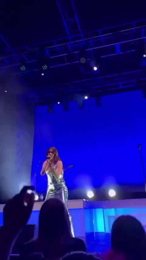 @MIMI WEBB ON TOUR