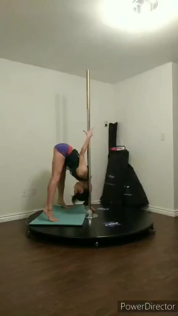 @Mari | Pole Dancer