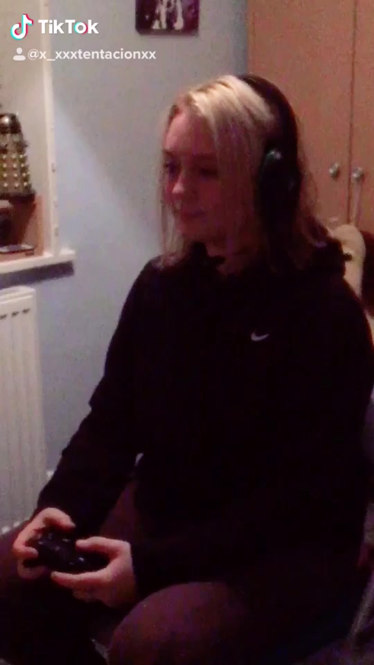 @CaitlynneLo
