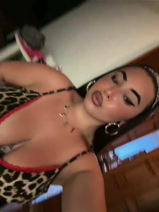@AngelaAnatriello