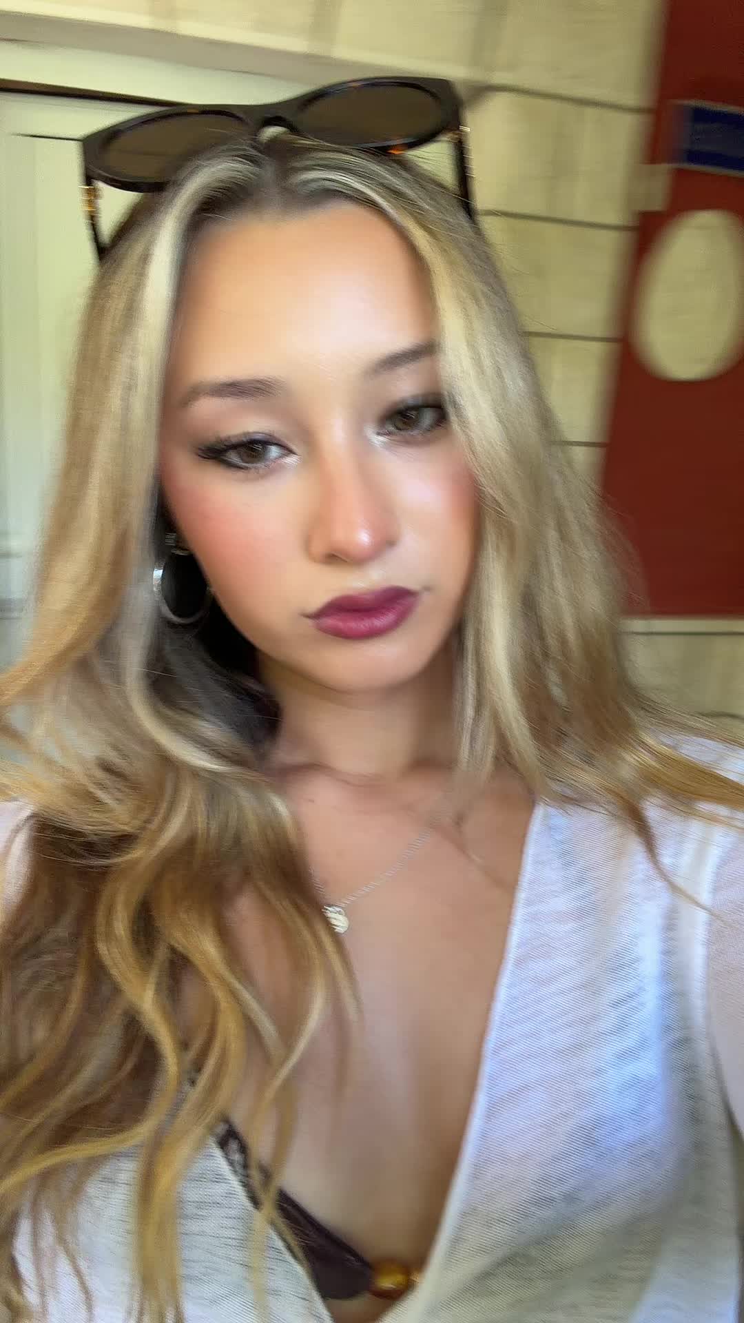 @Elise