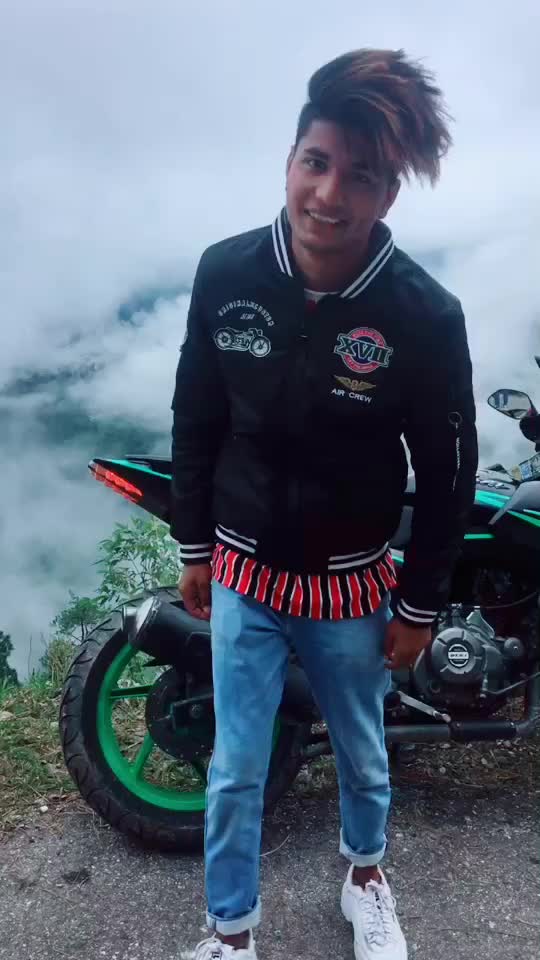 @Aayuxh_