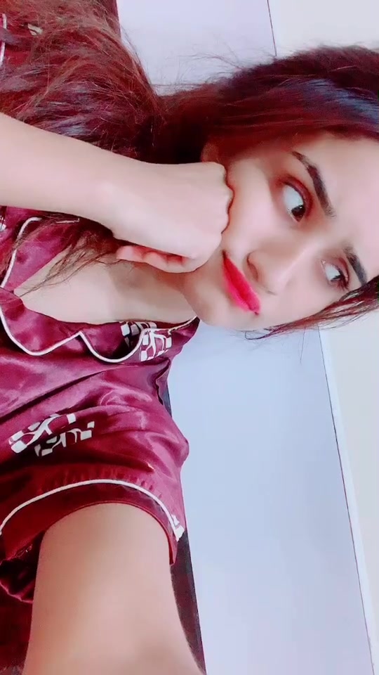 @Zara Khan 🔥