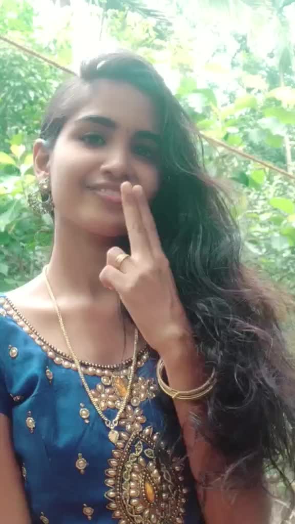 @👑KEERTHI VAVACHI👑