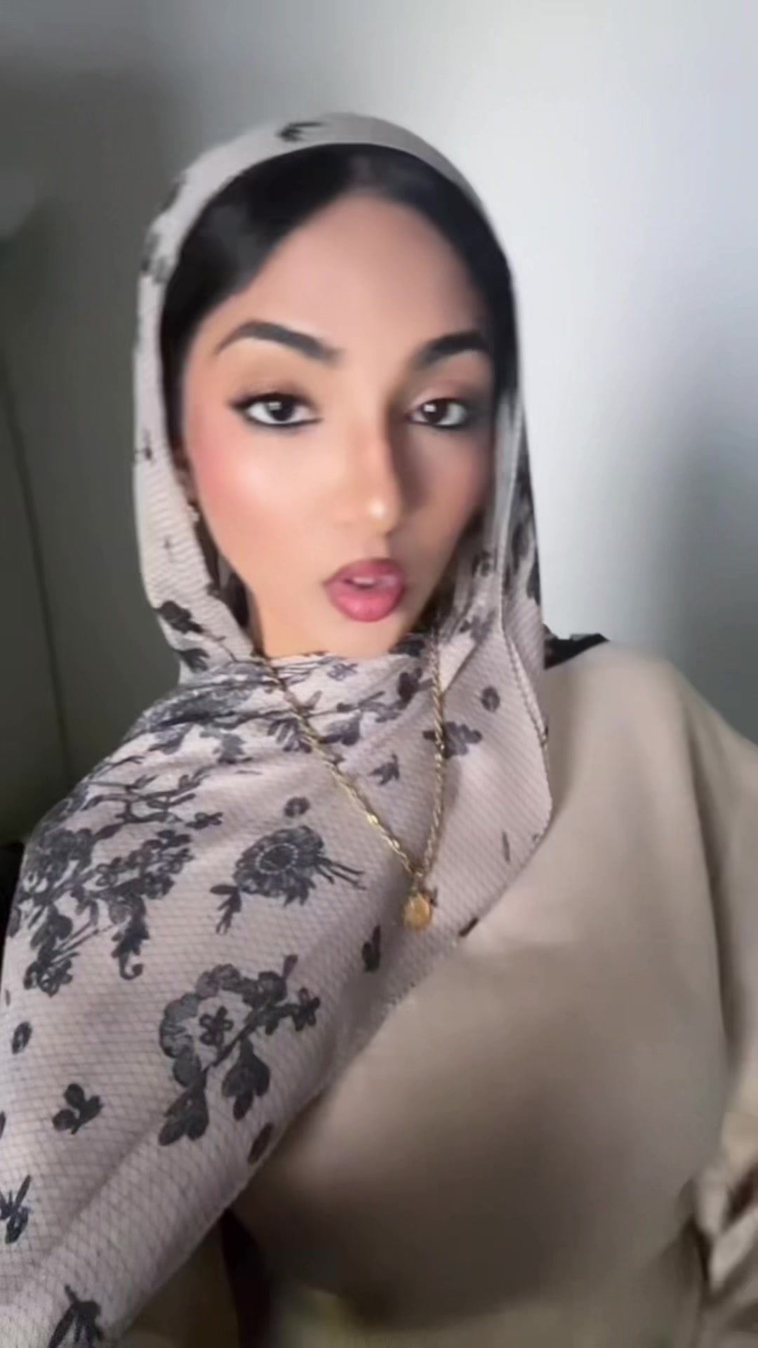 @️