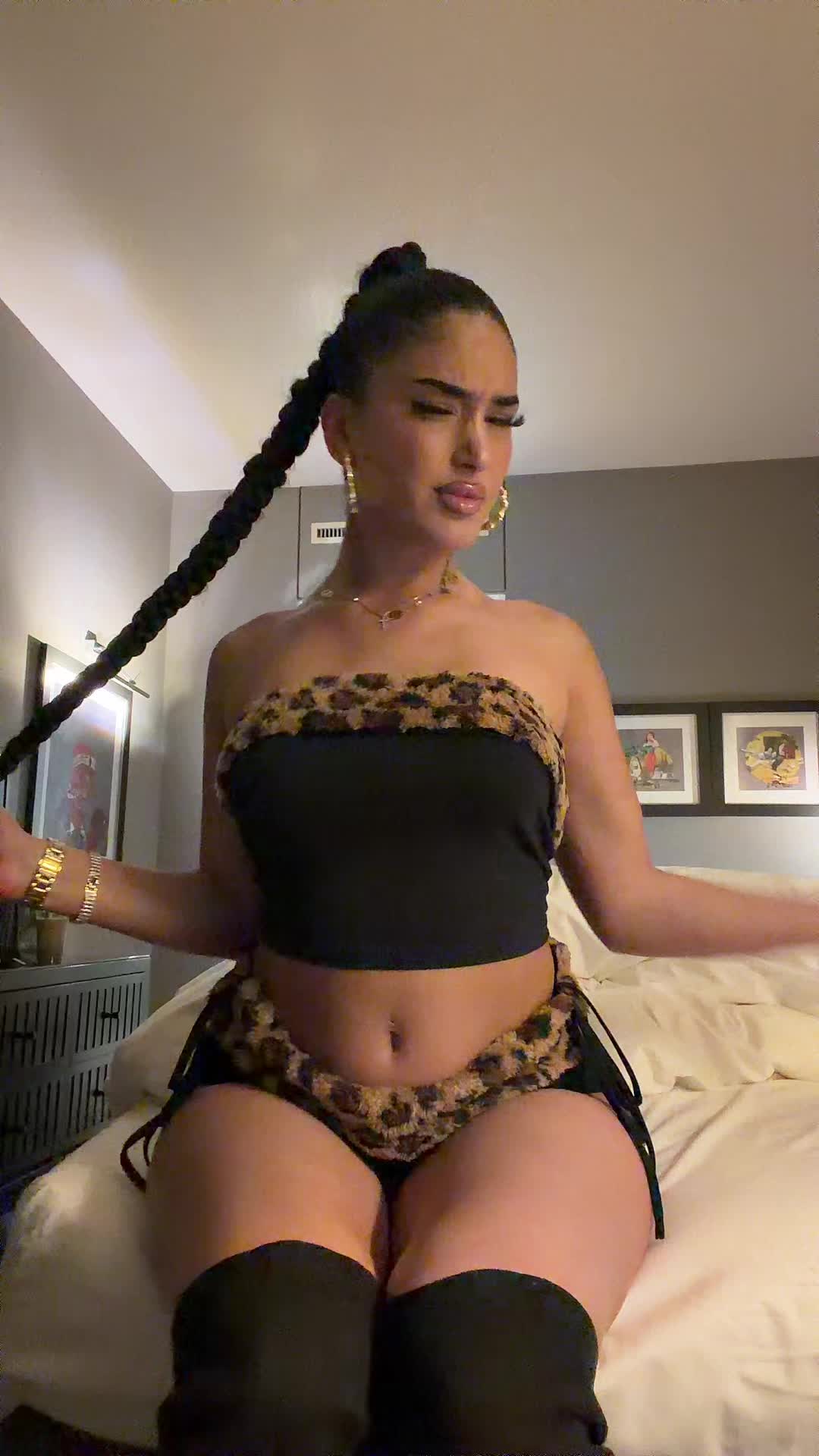 @Vinoschh