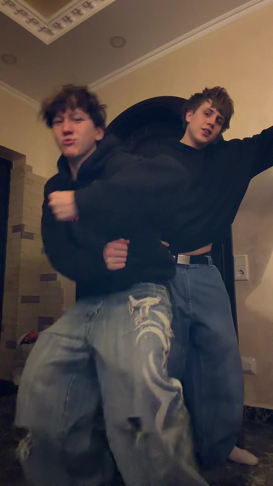 @артемрыжий💤