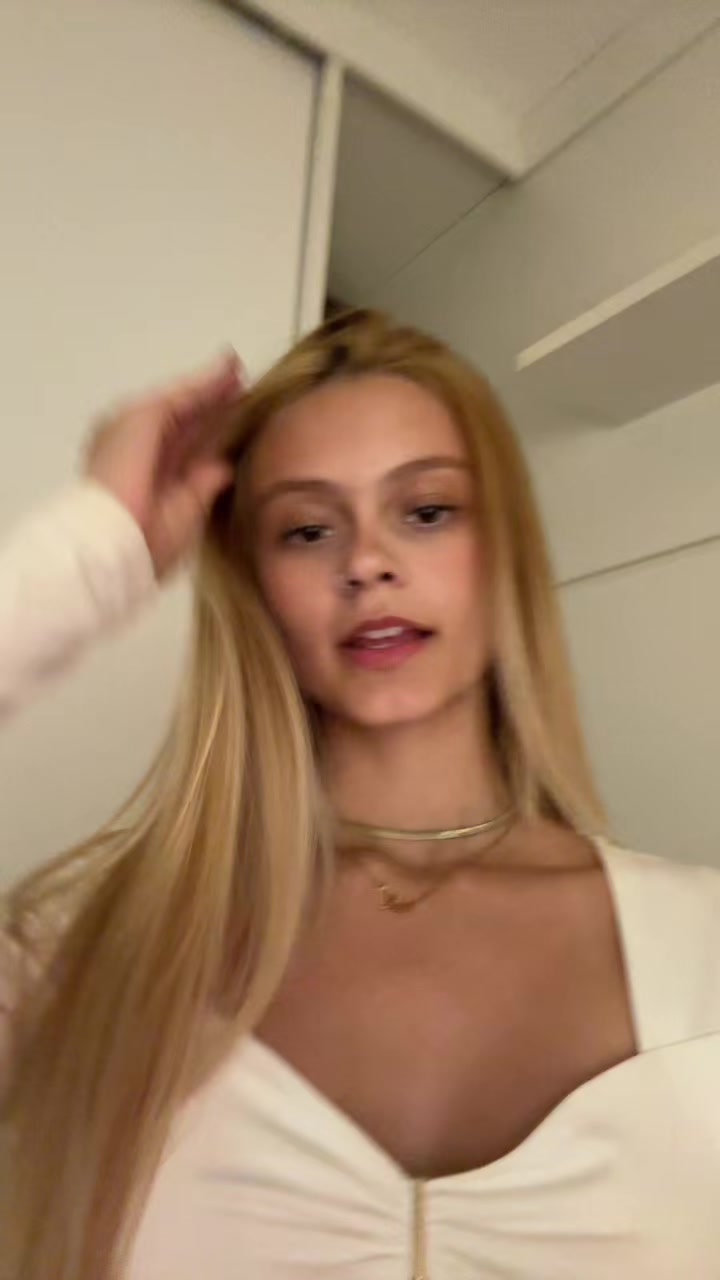 @Clara_branquinhoo