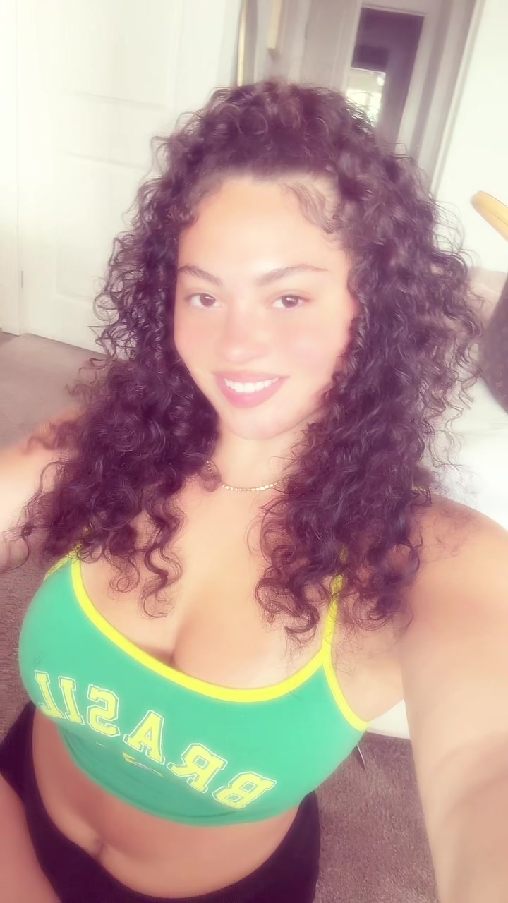@dollfaceeelexx