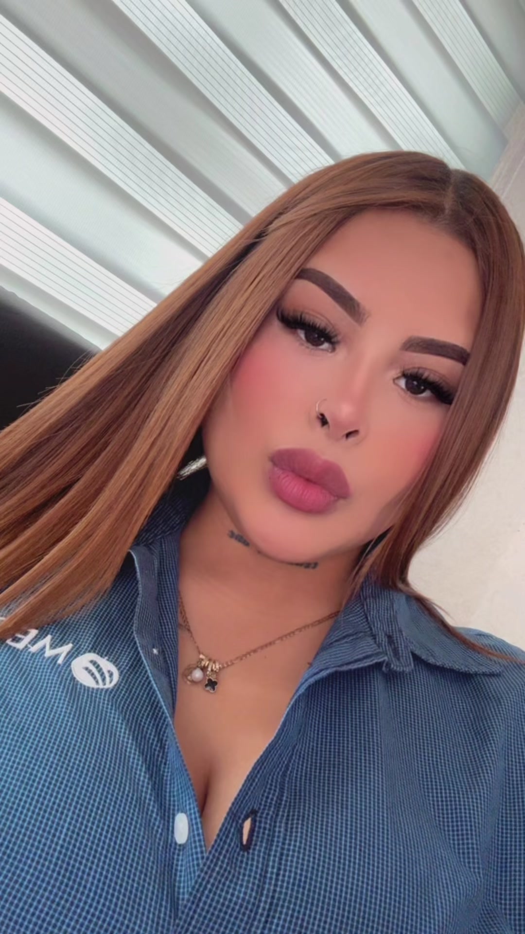 @𝒱
