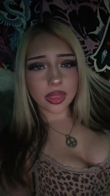 @𖣂