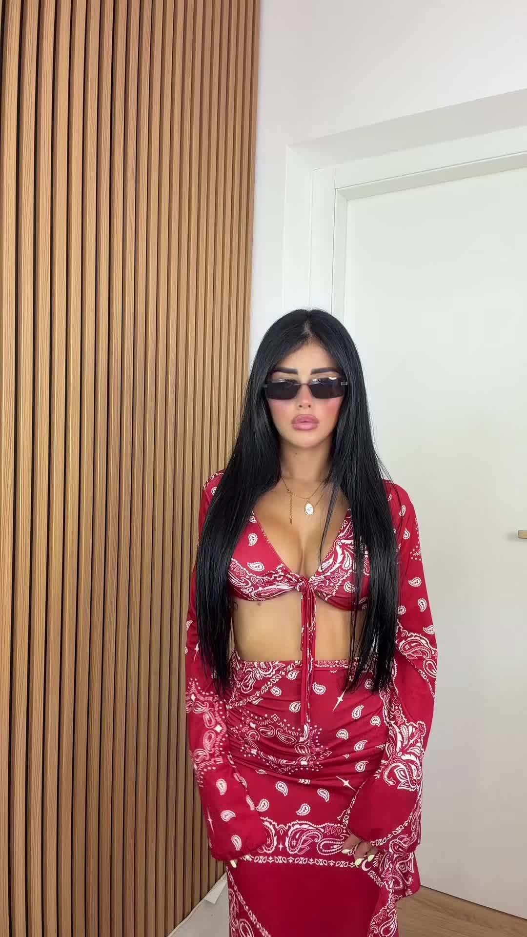 @Iconic look